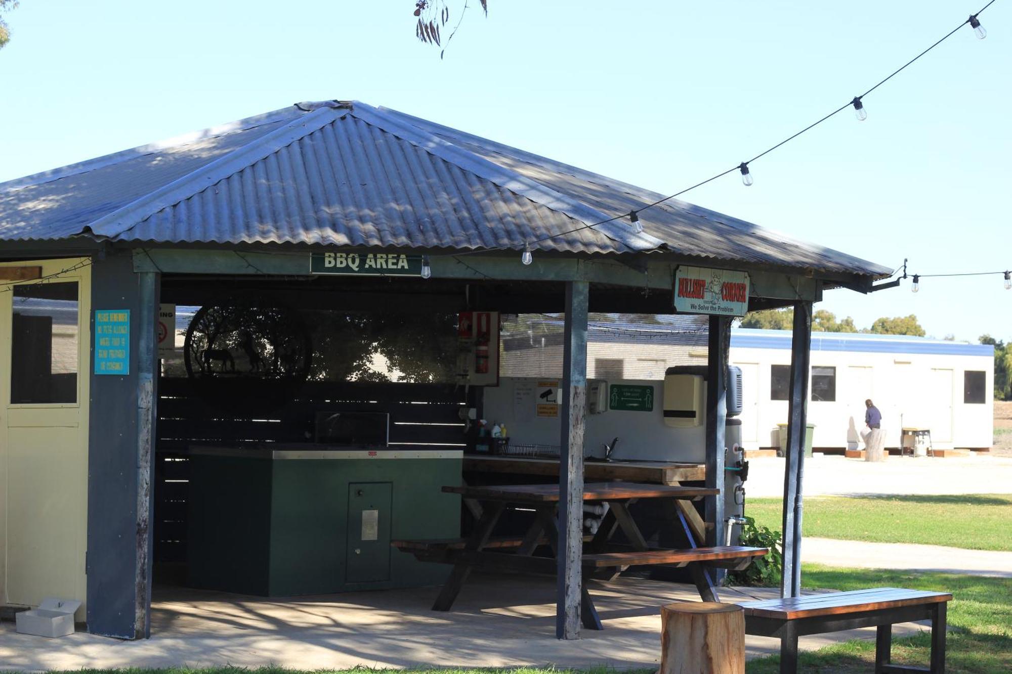 Kerang Holiday Park Hotel Exterior photo