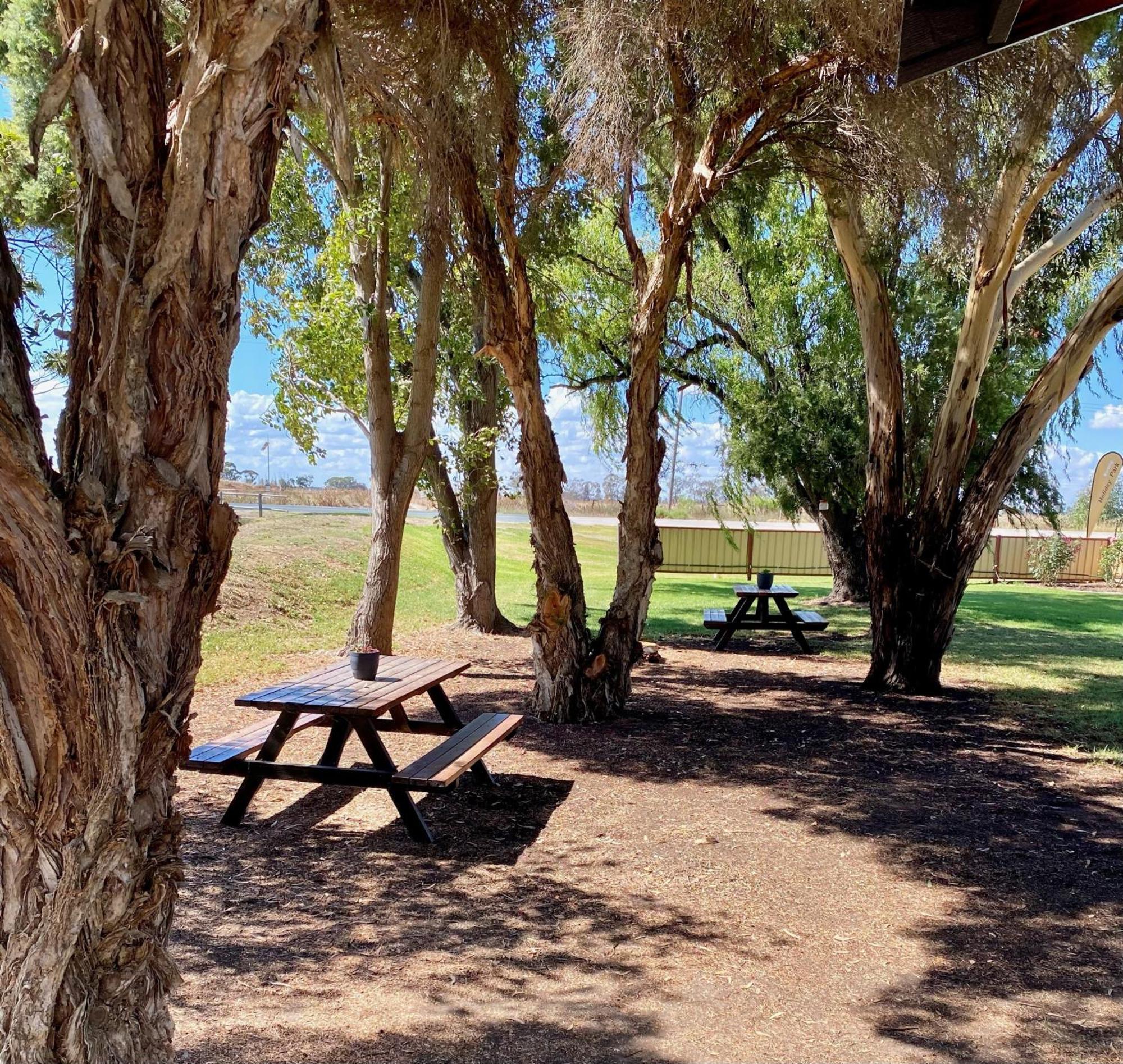 Kerang Holiday Park Hotel Exterior photo