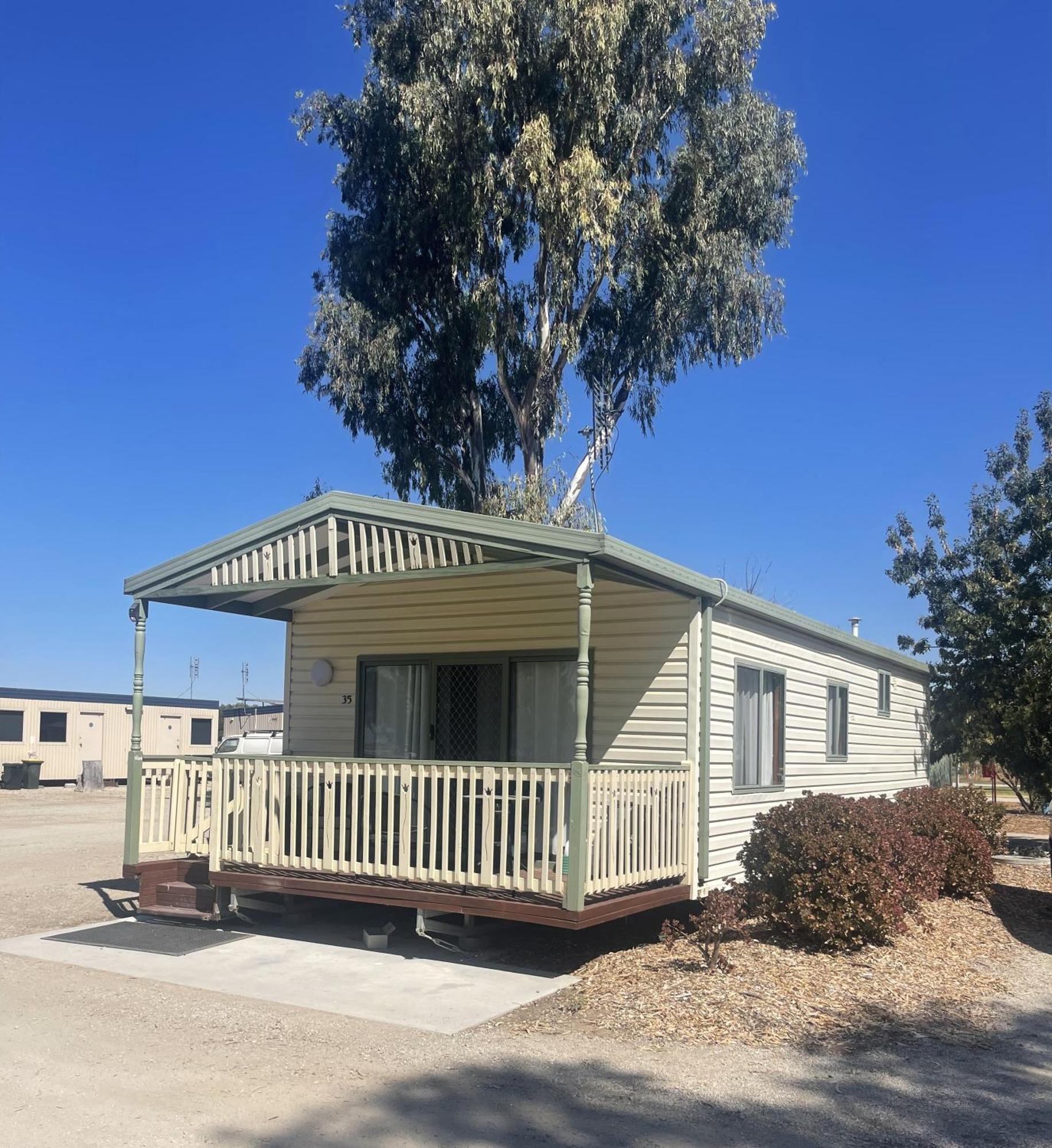 Kerang Holiday Park Hotel Exterior photo